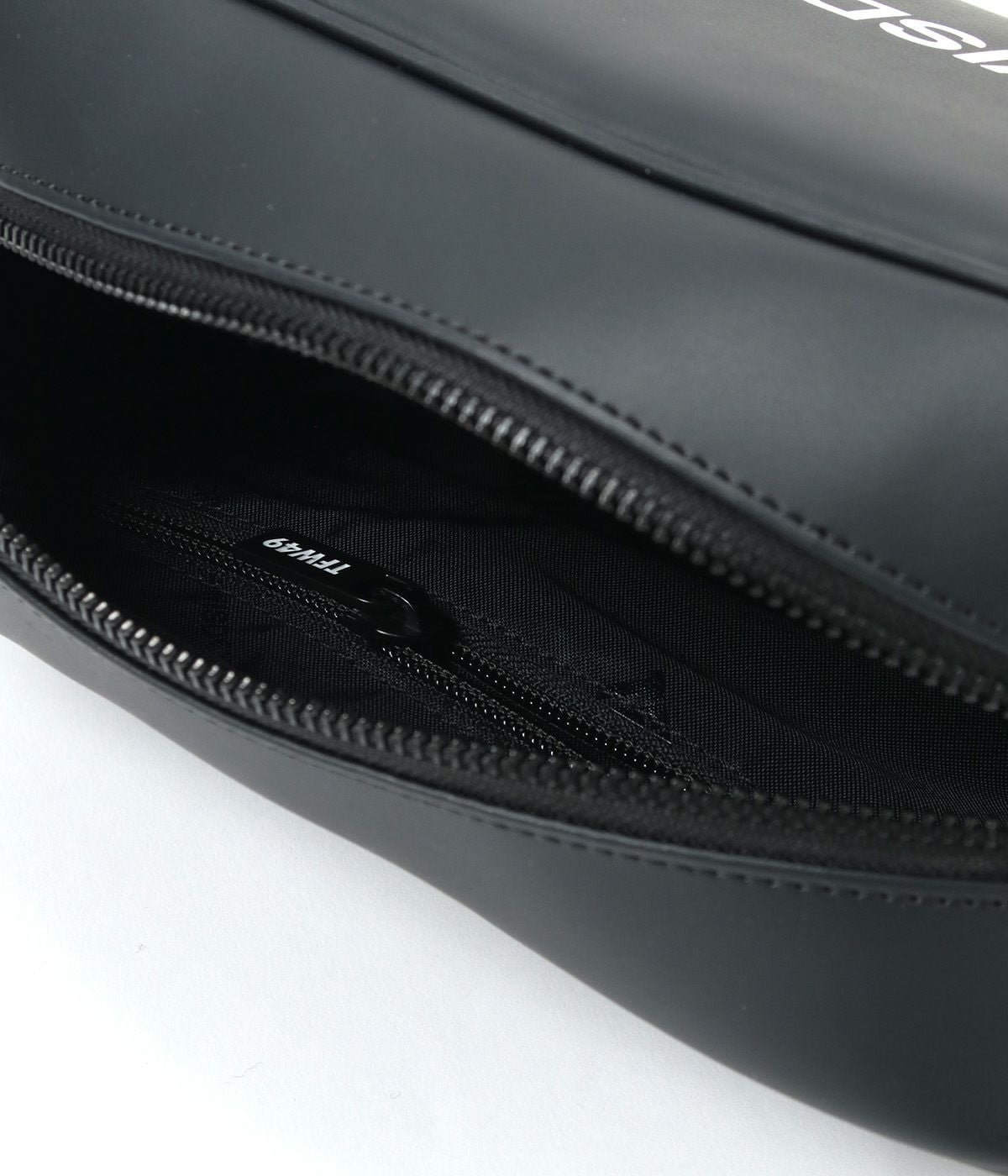 LEATHER MIDIUM POUCH | TFW49（ティーエフダブリュー）Official EC Store