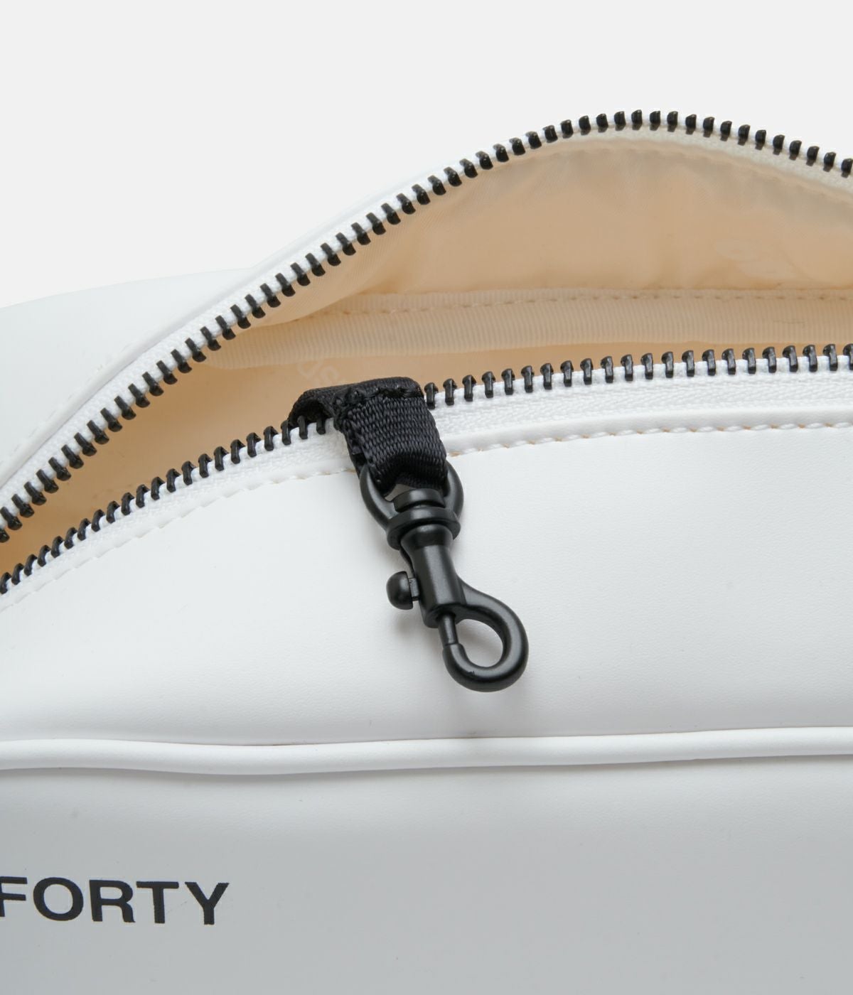 TFW49 シンセティックレザー ボールケース　(ホワイト) TFW49 / T132510005 / LEATHER MIDIUM POUCH (2色) | BRAND,TFW49