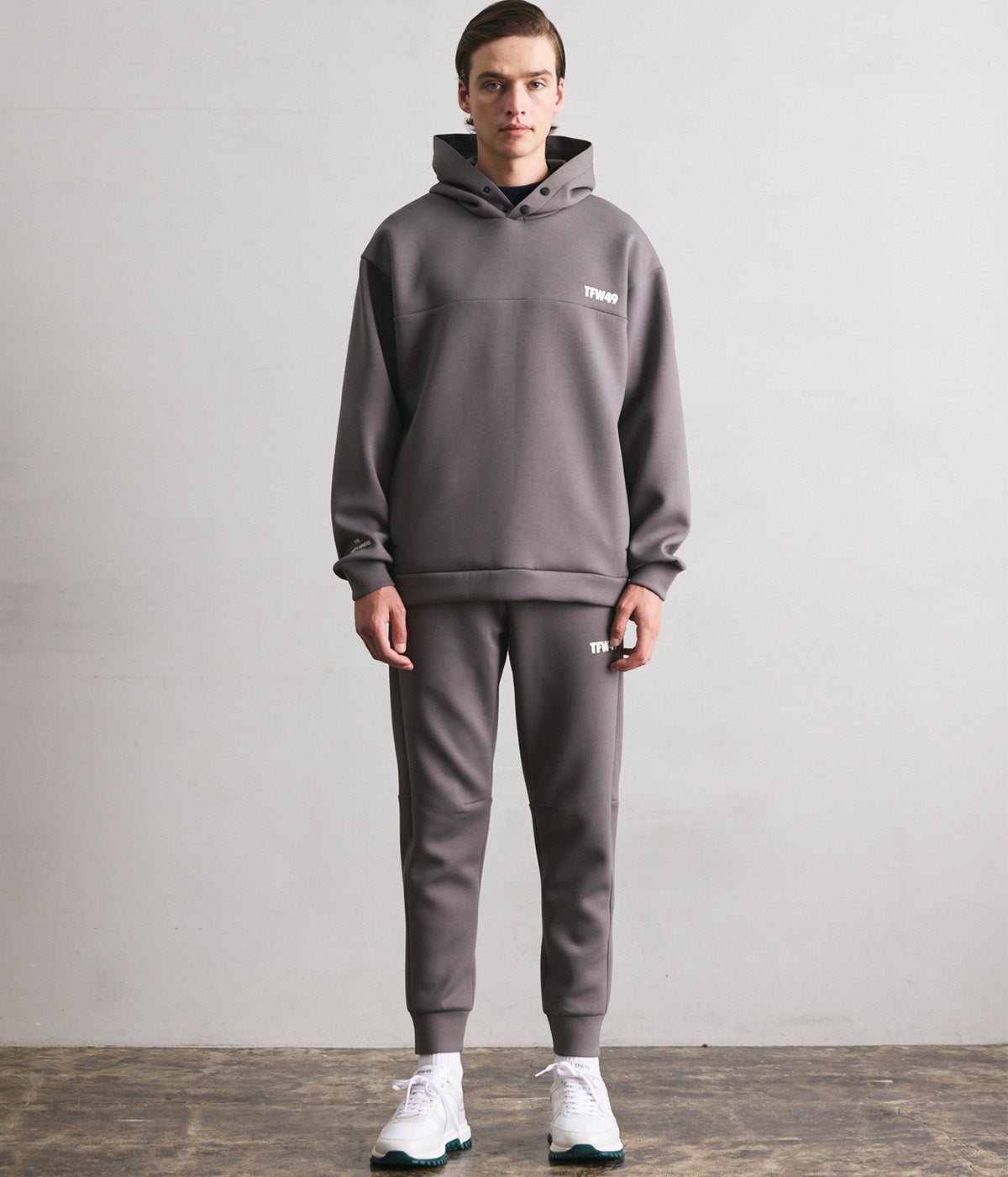 CARDBOARD MATERIAL JOGGER PANTS | TFW49（ティーエフダブリュー