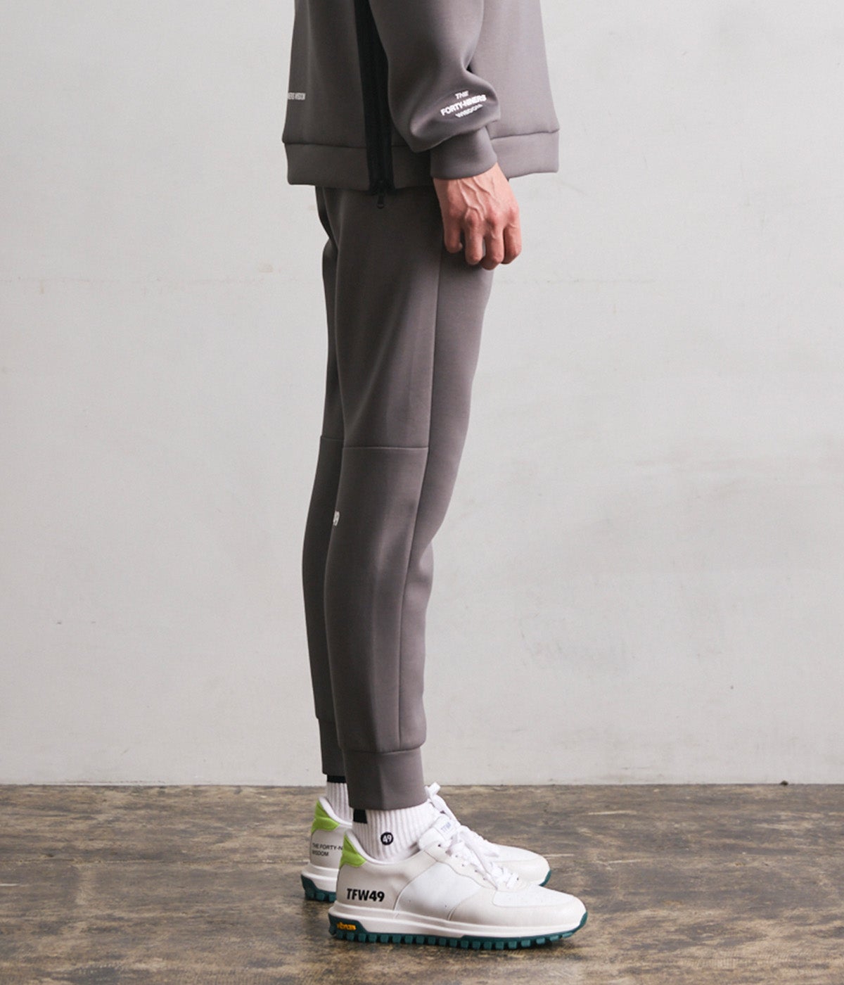CARDBOARD MATERIAL JOGGER PANTS | TFW49（ティーエフダブリュー