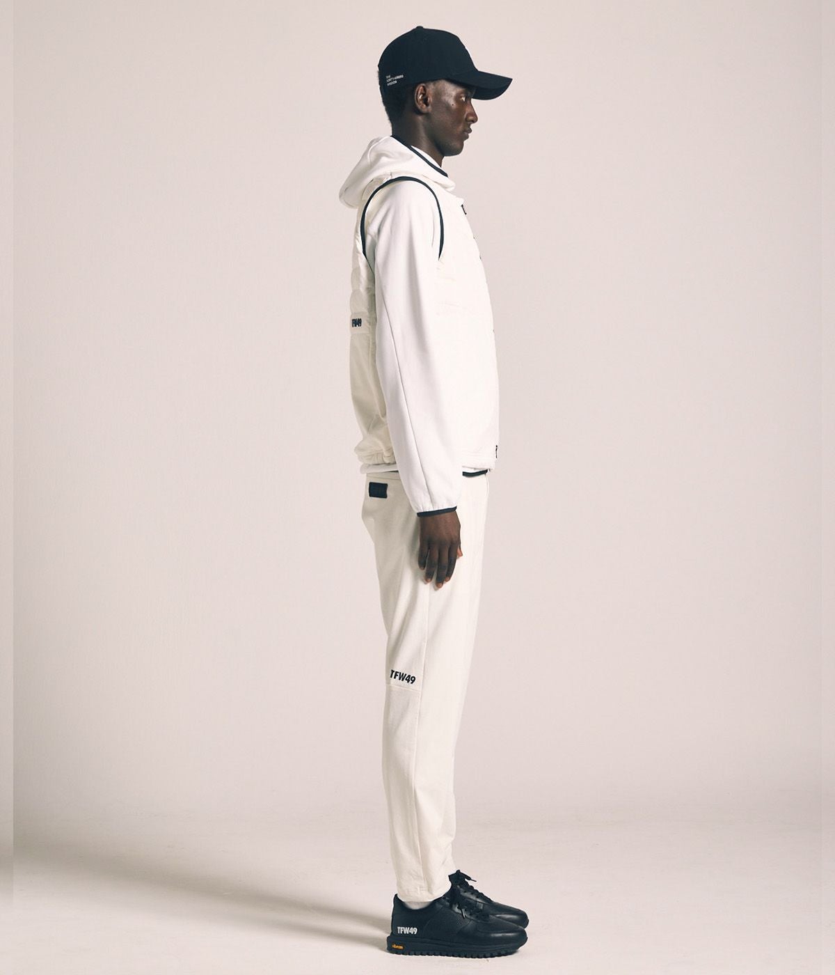 SHIELD WARMER COLLARLESS VEST | TFW49（ティーエフダブリュー