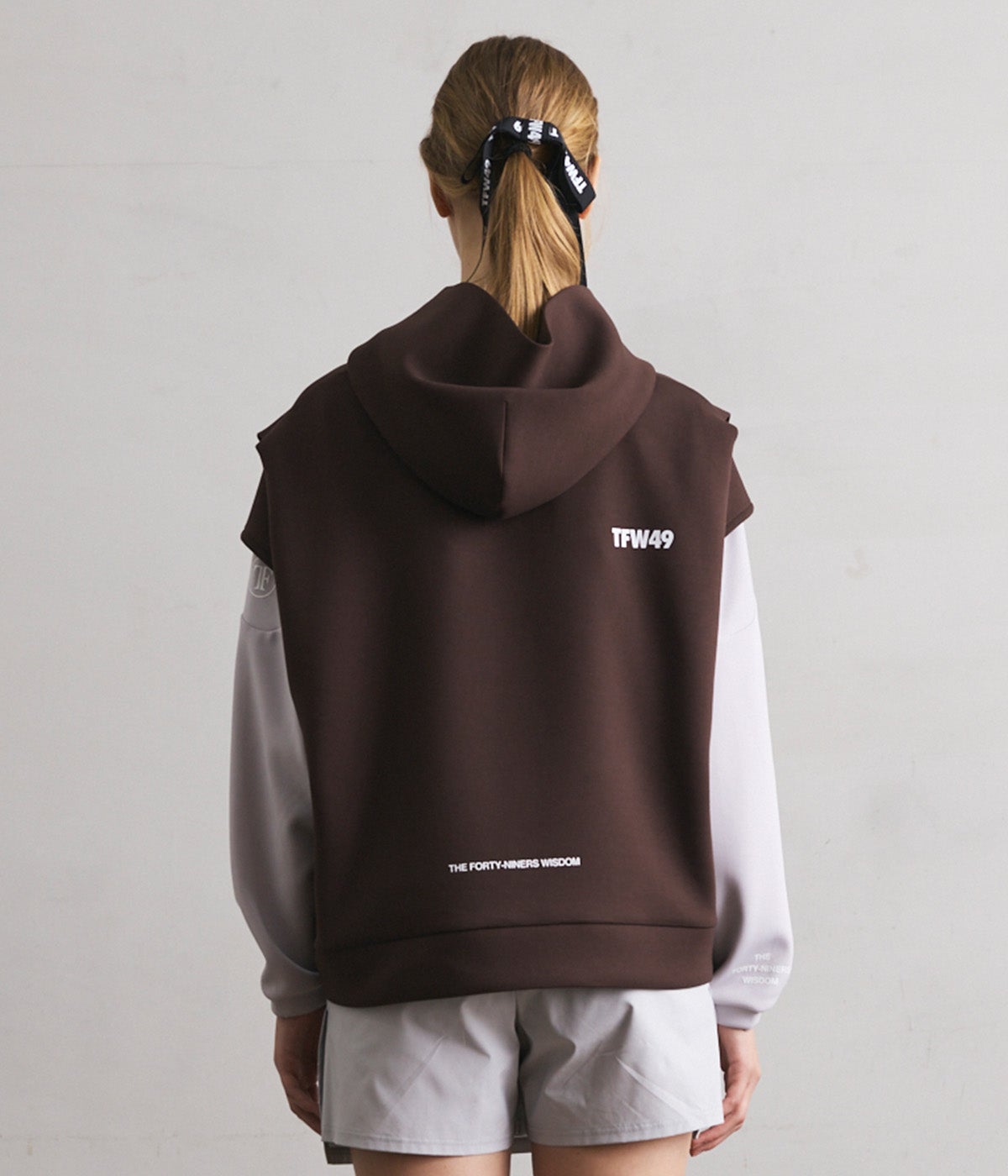 OVERSIZED SLEEVELESS HOODIE | TFW49（ティーエフダブリュー